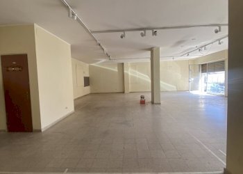 IMG_3684.jpg - Locale Commerciale Via Sbarre Superiori 58, Reggio di Calabria - foto 4