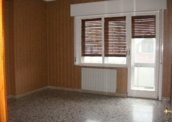 DSC08836.JPG - Four-room apartment Via Sbarre Centrali 574, Reggio di Calabria - photo 1