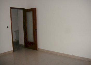 DSC08834.JPG - Four-room apartment Via Sbarre Centrali 574, Reggio di Calabria - photo 2