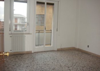 DSC08842.JPG - Four-room apartment Via Sbarre Centrali 574, Reggio di Calabria - photo 9