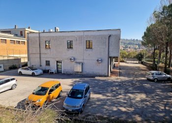 facciata - Capannone Via Angelo Morettini 27, Perugia - foto 19