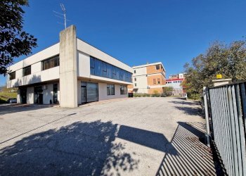 facciata - Ufficio Via Angelo Morettini 27, Perugia - foto 15