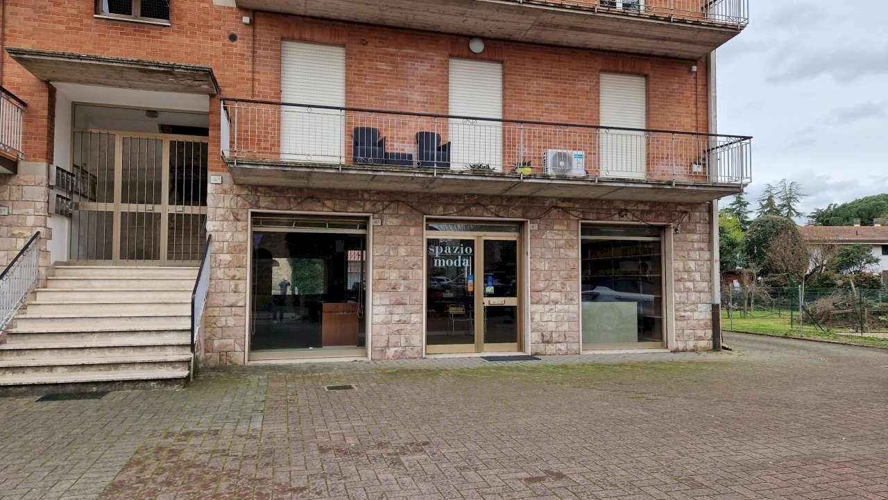 facciata - Commercial Premises via I Maggio 6F, Perugia - photo 1