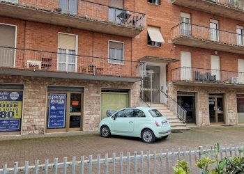 facciata - Locale Commerciale via I Maggio 6F, Perugia - foto 11