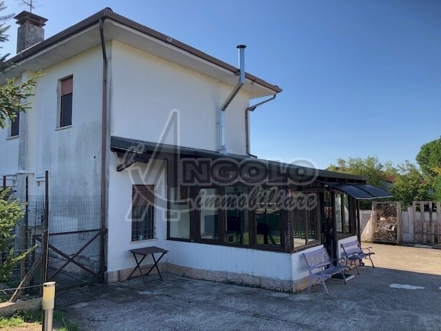 veduta esterna - Casa indipendente Stienta - foto 1