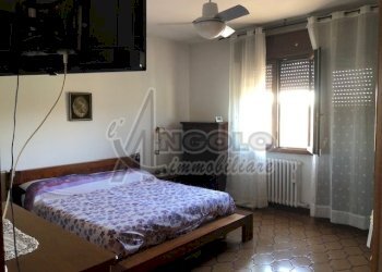 camera da letto - Casa indipendente Stienta - foto 12