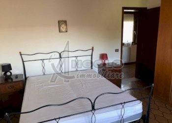 camera da letto - Casa indipendente Stienta - foto 15