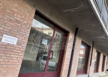 vetrine via Eridania - Locale Commerciale Occhiobello - foto 1