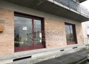 vetrine via Bassa - Locale Commerciale Occhiobello - foto 1