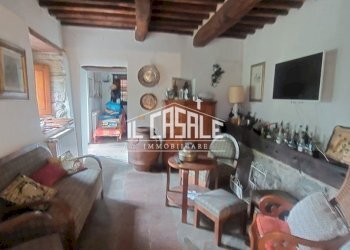 15varena.jpg - Casale Londa - foto 15