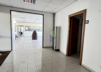 disimpegno di ingresso - Locale Commerciale Via delle Cateratte 111, Livorno - foto 2