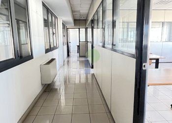 corridoio uffici - Locale Commerciale Via delle Cateratte 111, Livorno - foto 11