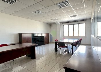 sala riunioni primo piano - Locale Commerciale Via delle Cateratte 111, Livorno - foto 15