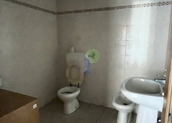 servizi al piano terra - Locale Commerciale Via delle Cateratte 111, Livorno - foto 16