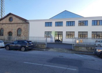 facciata davanti fabbricato uffici - Locale Commerciale Via delle Cateratte 111, Livorno - foto 20