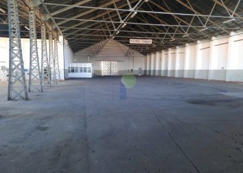 interno capannone - Locale Commerciale Via delle Cateratte 111, Livorno - foto 25