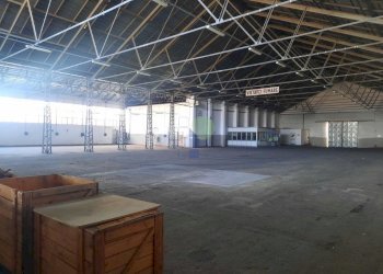 interno capannone - Locale Commerciale Via delle Cateratte 111, Livorno - foto 26