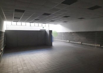 interno capannone - Locale Commerciale Via delle Cateratte 111, Livorno - foto 28