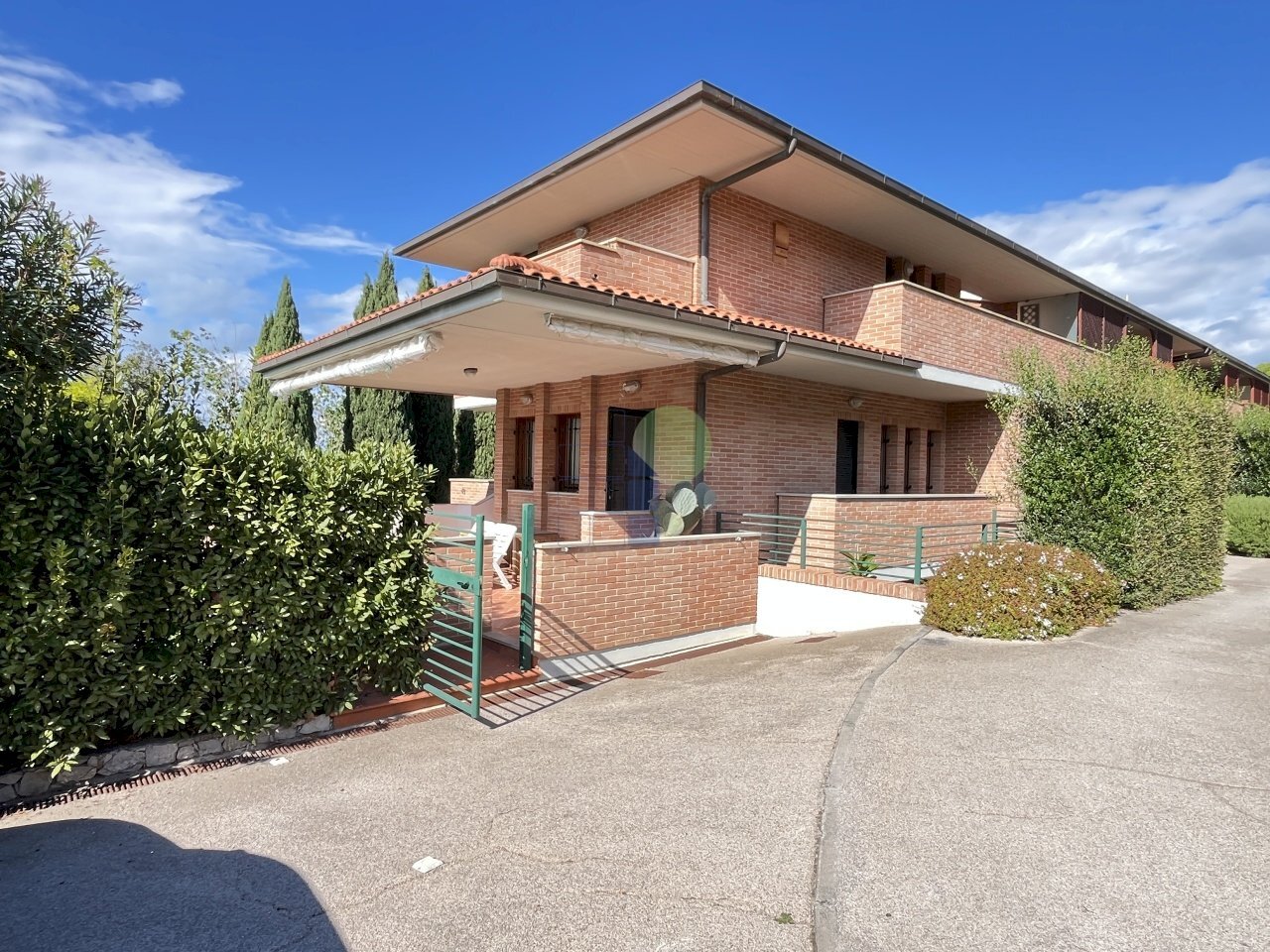 Fronte palazzina - Villa a Schiera Via del Pino  33, Livorno - foto 1