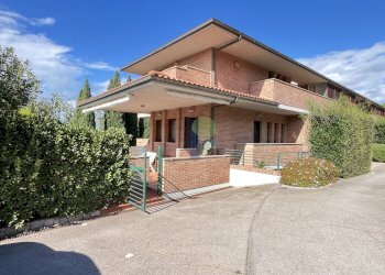 Fronte palazzina - Villa a Schiera Via del Pino  33, Livorno - foto 1