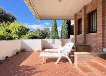 Terrazza principale - Villa a Schiera Via del Pino  33, Livorno - foto 3