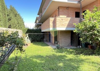 Giardino privato - Villa a Schiera Via del Pino  33, Livorno - foto 5