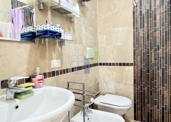 Bagno piano taverna - Villa a Schiera Via del Pino  33, Livorno - foto 25
