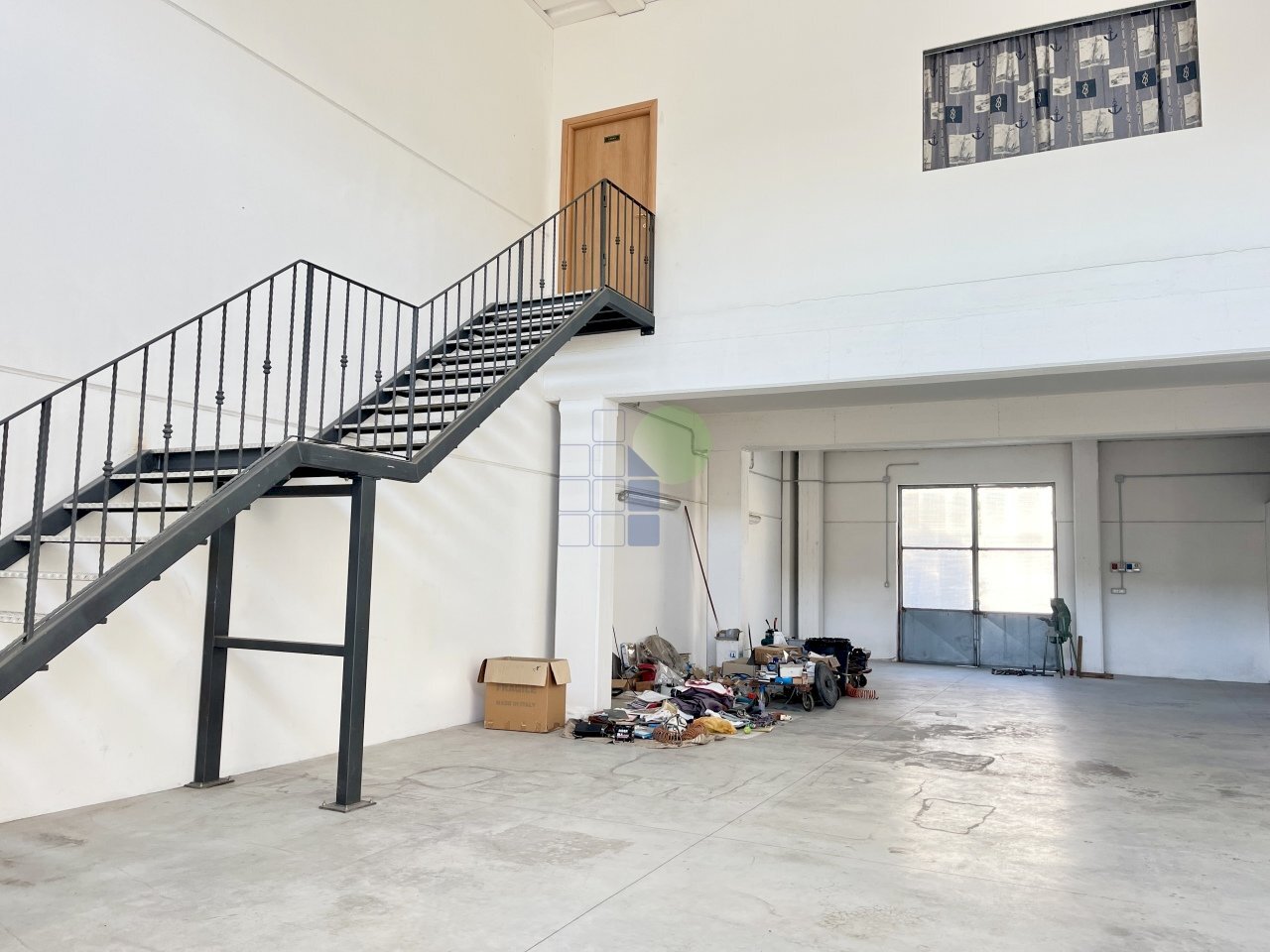 interno capannone - Capannone Via Pera 33, Livorno - foto 1