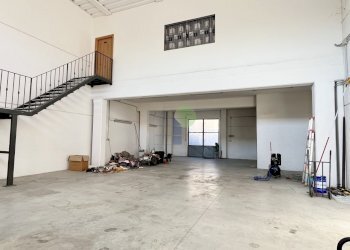 interno capannone - Shed Via Pera 33, Livorno - photo 3