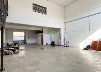 interno capannone - Shed Via Pera 33, Livorno - photo 4