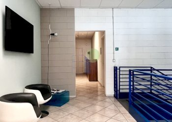 ingresso agli uffici - Locale Commerciale Via  Cimarosa 55, Livorno - foto 3