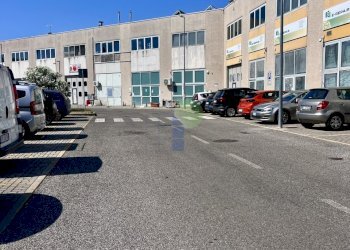 IMG_7542.jpeg - Locale Commerciale Via Cimarosa  111, Livorno - foto 23