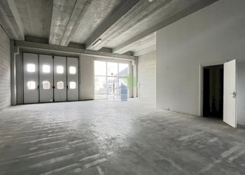 Ingressi sul davanti - Locale Commerciale Via Cimarosa  111, Livorno - foto 3