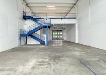 Interno capannone - Locale Commerciale Via Cimarosa  111, Livorno - foto 20