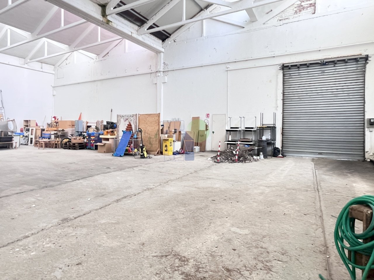 interno capannone - Locale Commerciale Via Grotta delle Fate 89, Livorno - foto 2