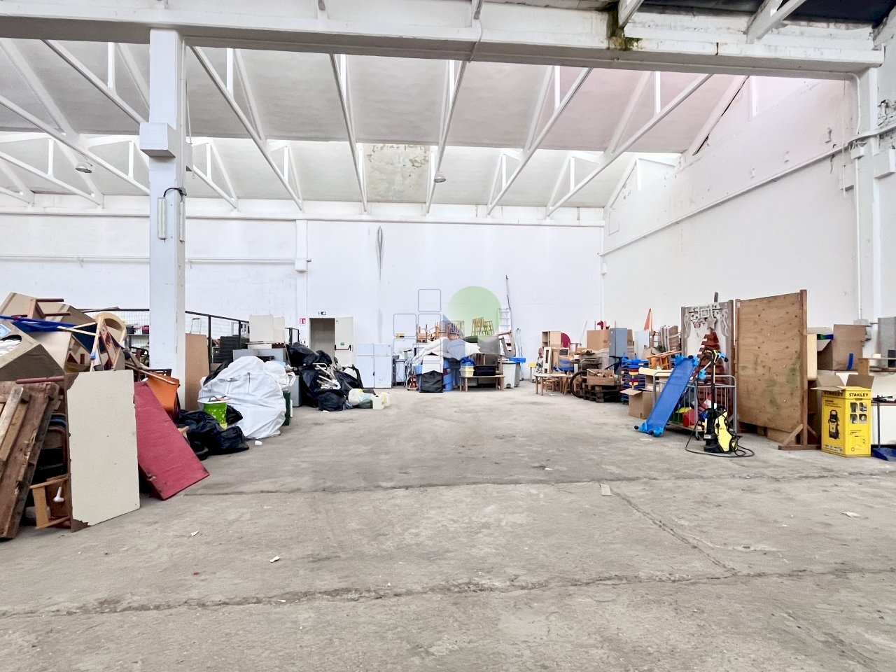 interno capannone - Locale Commerciale Via Grotta delle Fate 89, Livorno - foto 3