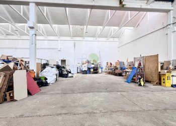 interno capannone - Locale Commerciale Via Grotta delle Fate 89, Livorno - foto 3