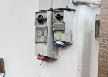 prese elettriche - Locale Commerciale Via Grotta delle Fate 89, Livorno - foto 6