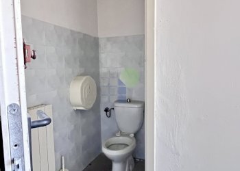 servizi - Locale Commerciale Via Grotta delle Fate 89, Livorno - foto 11