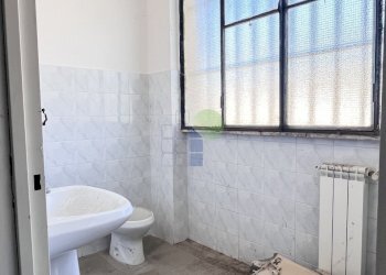 bagni ufficio - Locale Commerciale Via Grotta delle Fate 89, Livorno - foto 15