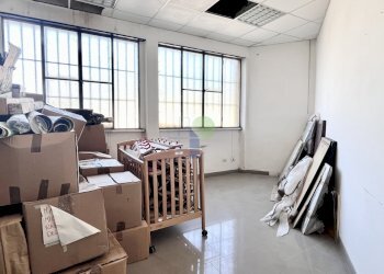 ufficio - Locale Commerciale Via Grotta delle Fate 89, Livorno - foto 17