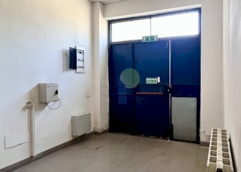 ingresso secondario agli uffici - Locale Commerciale Via Grotta delle Fate 89, Livorno - foto 21