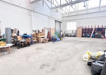 interno capannone - Locale Commerciale Via Grotta delle Fate 89, Livorno - foto 24