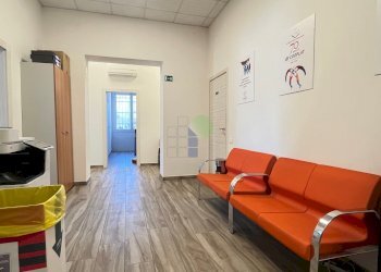 sala attesa - Locale Commerciale Via Grotta delle Fate 89, Livorno - foto 7