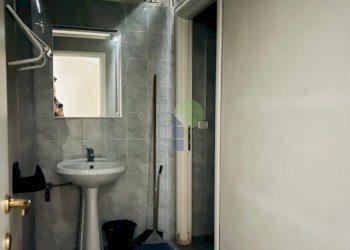 servizi al piano terra - Commercial Premises Via Dell'Artigianato 43, Livorno - photo 7