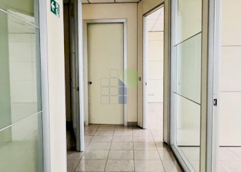 corridoio - Commercial Premises Via Dell'Artigianato 43, Livorno - photo 18