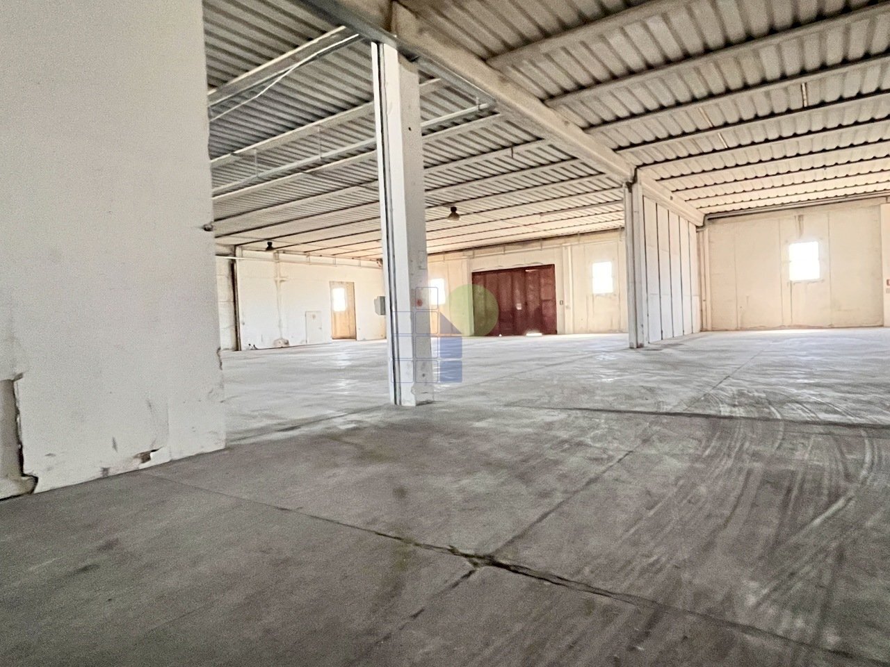 interno capannone - Commercial Premises Via per Rosignano 11, Rosignano Marittimo - photo 1