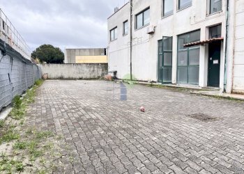 facciata sul retro della palazzina - Commercial Premises Via dell'Artigianato 82, Livorno - photo 29