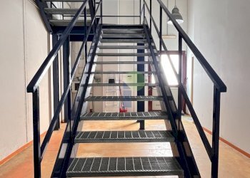 scal di accesso agli uffici - Office Via degli Arrotini 11, Livorno - photo 14