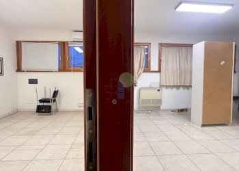 panoramica dei due vani - Office Via L. da Vinci 36, Livorno - photo 3